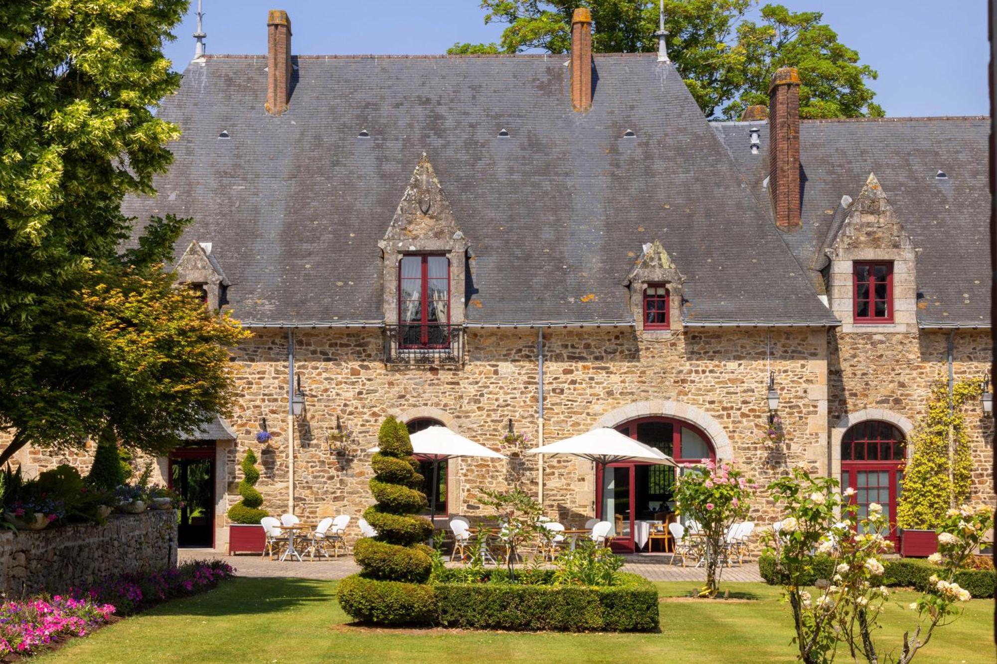 & De La Bretesche